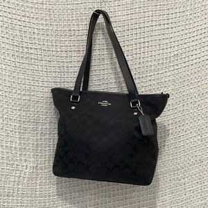 Vintage and classic Coach! Black with horse and carriage decal! Like new!